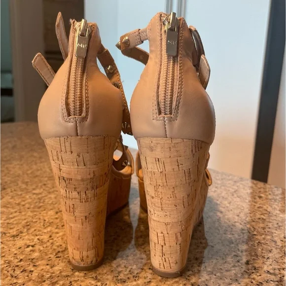 New Marc Fisher “Lorda” Spiked Wedges - Picture 3 of 6